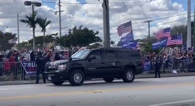 特朗普卸任后抵达佛罗里达州 支持者热烈欢迎大声呐喊_凤凰网视频_凤凰网