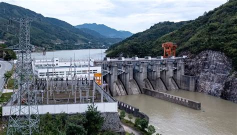 四川观察：开创9项世界之最！雅砻江两河口水电站正式投产发电-
