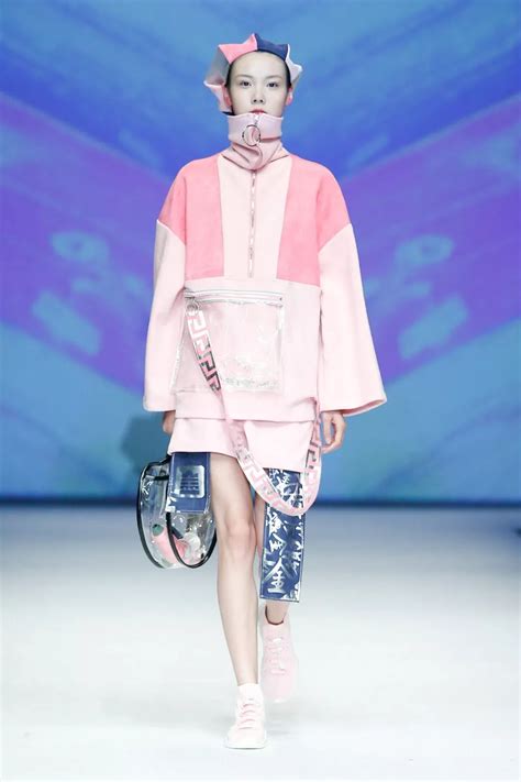 上海时装周 DAMOWANG 2021 春夏系列秀场回顾-服装设计新闻-资讯-服装设计网手机版|触屏版