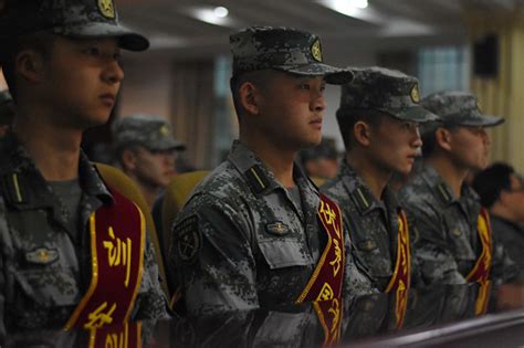 中国海洋大学国防生“砺剑-2016”军事训练大比武举行
