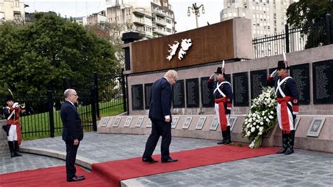 英国外交大臣首次亲临阿根廷悼念马岛战争阿方阵亡者_凤凰网