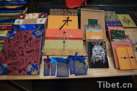 非遗保护成果大展之藏纸产品-西藏之声新闻