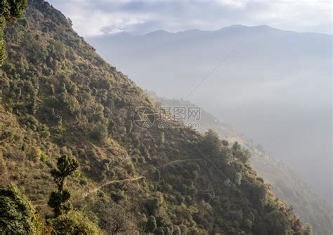 山中通往山顶的石路高清图片下载-正版图片507201301-摄图网
