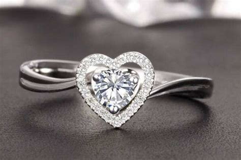 心形钻戒的寓意和卖点有哪些 戴爱心形戒指有什么意义 - 中国婚博会官网