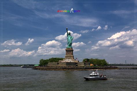 纽约自由女神像 | 《镜界》