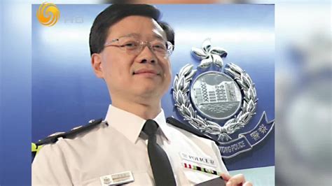 李家超在警务处的晋升相对同期入职的同事要快很多，英文好是其中一个原因_凤凰网视频_凤凰网