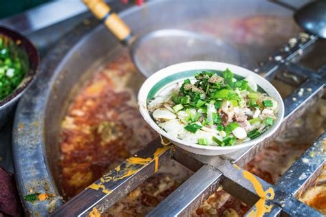 安徽菜沿淮片的代表之一，当地人称为“第三特产”，如今遍布全国|八公山|淮南|牛肉汤_新浪新闻