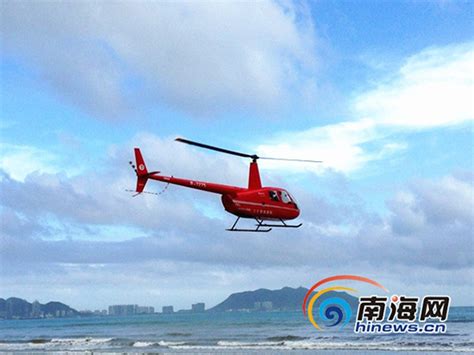 三亚湾观光直升机在海上飞行高清图片下载_红动中国