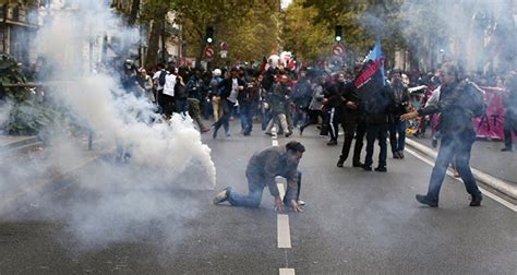 巴黎五一游行爆发警民冲突 - 俄罗斯卫星通讯社