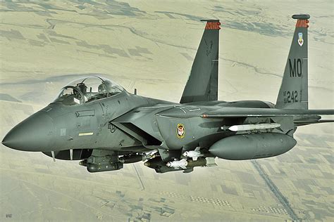 美国F16战斗机，全球产量最大的3代机，对空对地反舰样样精通 - 知乎