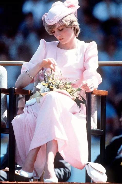 英国新王妃和凯特瓜分了戴安娜的珠宝…彪悍的王室也爱“炫富”？_凤凰时尚