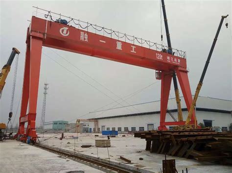 港口门座式起重机 - 港口造船起重机-产品中心 - 河南中原重工装备有限公司