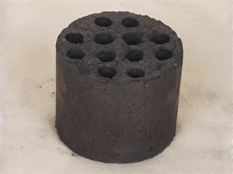 蜂窝煤渣如何处理后才能使用(蜂窝煤渣怎么处理才能用花土)-七乐经验网