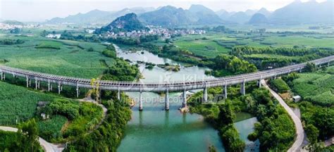 广西来宾：合山特大桥建设稳步推进-人民图片网