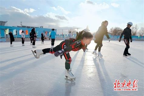 内蒙古滑冰爱好者冰上起舞 尽享冬日乐趣-天气图集-中国天气网