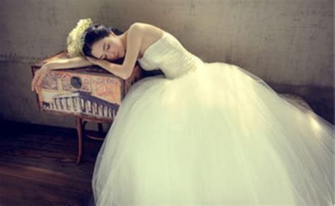 梦见自己穿婚纱结婚是什么意思 梦见自己穿婚纱结婚是什么兆头
