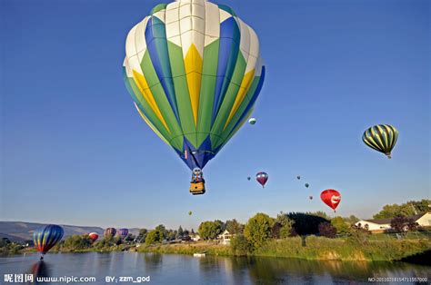 飘在空中的热气球摄影图__自然风景_自然景观_摄影图库_昵图网nipic.com