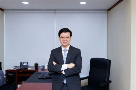 香港新任政务司司长李家超：履职尽责维护香港繁荣稳定