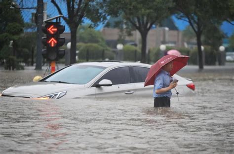 7月20日河南多地遭特大暴雨袭击！道路成河、地铁被淹！望平安🙏_新浪新闻