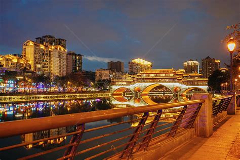 成都市区最古老的廊桥，这里有最美的夜色，很多人会来寻找艳遇|九眼桥|安顺廊桥|夜色_新浪新闻