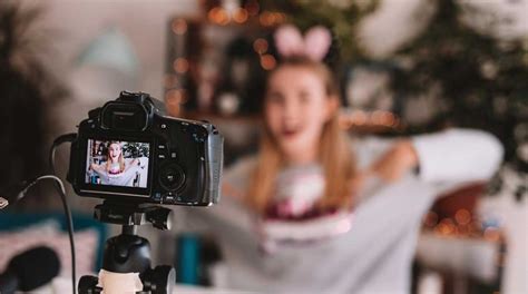 What Is a Vlog? Who Are Vloggers & Can You Earn $$$ Vlogging? | VG