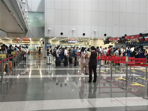 武汉天河机场乘机需48小时核酸阴性，只接送亲友则需72小时__凤凰网