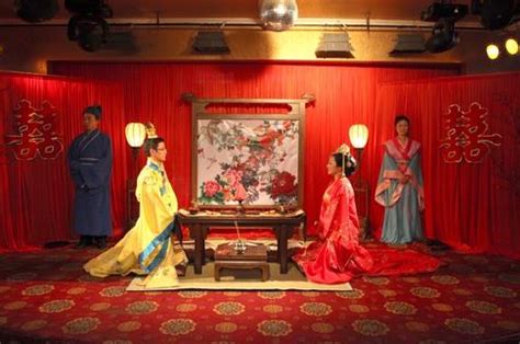 中式婚礼古代婚服红色新娘新郎嫁衣拖尾汉服男女结婚汉唐古装服装-淘宝网