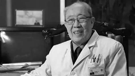 吴孟超院士生前做手术珍贵画面，96岁生日当天还在做手术_新浪新闻