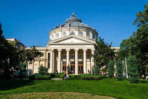 2021罗马尼亚雅典娜神庙是一栋宏伟的新古典主义建筑，它是这个 ...