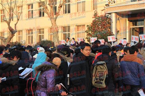 北京十二中考点：增设防疫副主考，考生间距2米以上_手机新浪网