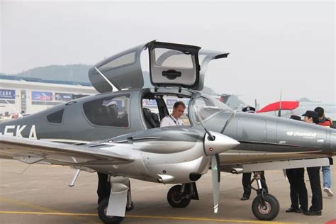 万丰钻石DA62飞机在珠海航展现场完成中国首秀__财经头条