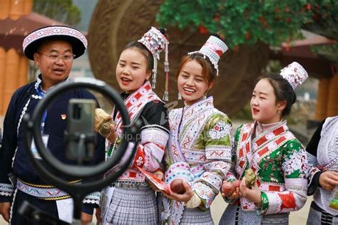 贵州黔西：巧手织彩线 新年生产忙-人民图片网