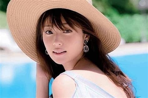 直击：日本选出的“最美十大女星”，我最喜欢第一名|出生|模特|歌手_新浪新闻