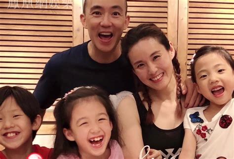 刘畊宏的三个孩子是共用一张脸吧！_凤凰网视频_凤凰网