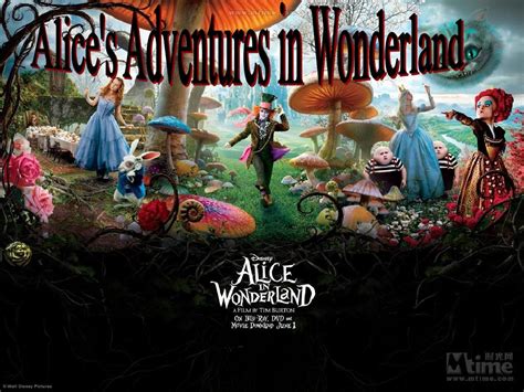 爱丽丝梦游仙境：爱丽丝追着兔子，掉进了树洞里，吃了药水会变小吃蛋糕会变大。