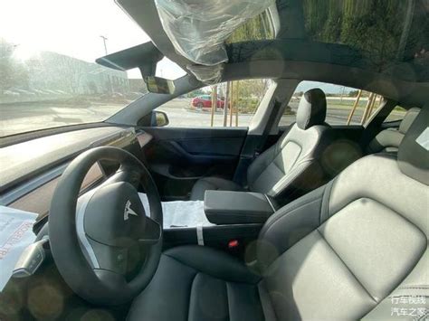 新款特斯拉Model S工程车内饰曝光 配8英寸后排液晶屏 - 知乎
