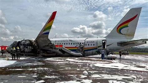 索马里一架飞机发生罕见事故 四脚朝天翻在地 起火浓烟滚滚_航空要闻_资讯_航空圈