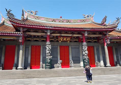 Admire the Beautiful Hsing Tian Kong Temple - Taipei Travel Geek