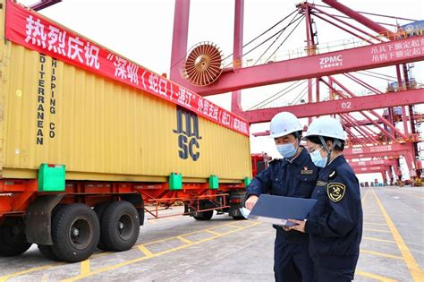 湛江海关推动“蛇口-湛江”外贸内支线双向运作首航开通（图）