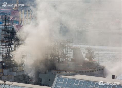 浓烟滚滚：俄军太平洋舰队主力战舰着火损失惨重_新浪图片