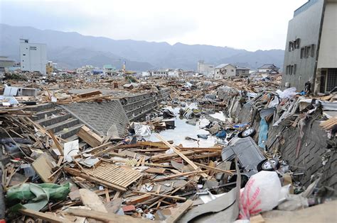 “日本311大地震”十周年：地震、海啸、核泄漏、万人殒命_新浪新闻