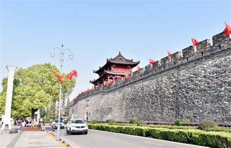 湖北襄阳最繁华的地方，不仅有护城墙，还有一条护城河__财经头条