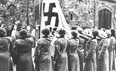 报应不爽, 纳粹女兵虐杀犹太妇女, 战败后她都被判处绞刑!