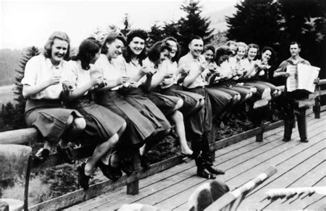 二战德国失败后，50万女兵消失去了哪里？她们又经历了什么？_凤凰网