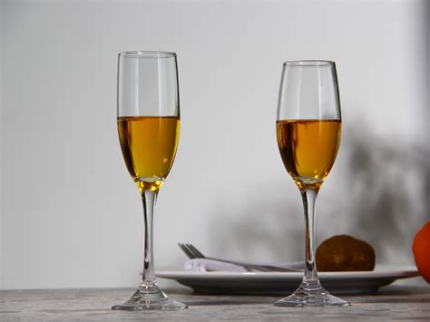 厂家直销玻璃香槟杯葡萄酒杯高脚酒杯起泡卷边口酒杯礼品赠送-阿里巴巴