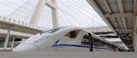 国内高铁首套智能“站台门”在四川投用|界面新闻