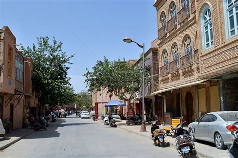 喀什是举世闻名的古丝绸之路交汇点和交通枢纽，被誉为东方开罗 - 自保网