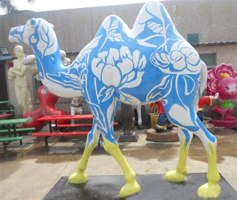 玻璃钢彩绘骆驼圆雕雕塑-方圳雕塑厂