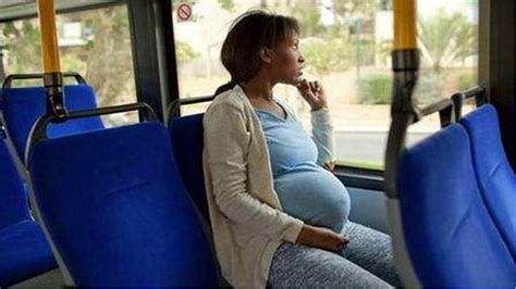 地铁上看见孕妇应该让座吗?|道德|孕妇|地铁_新浪新闻