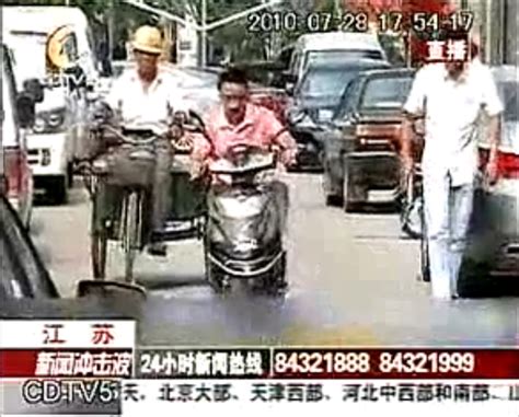 《公益全接触》：成都锦一医院暑期胎记疤痕第二阶段救助活动_凤凰网视频_凤凰网